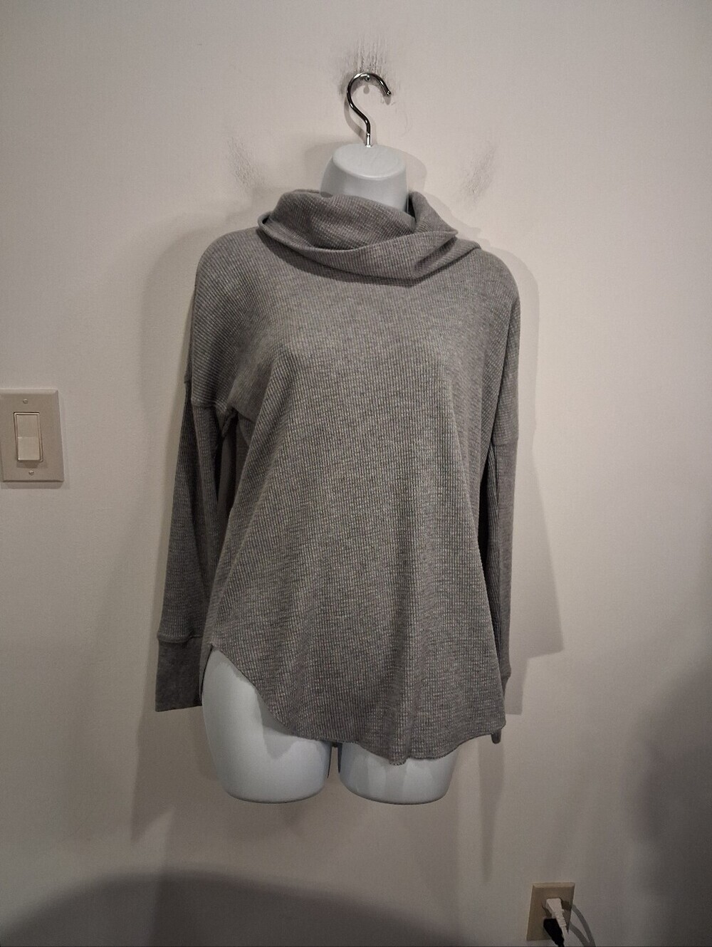 Aritzia Babton Size S Cozy Waffle Knit Grey Long Sleeves Top